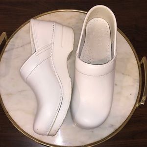White Dansko Clogs Nursing Size 39 Size 8